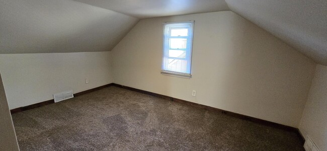 Building Photo - 4924 Hipp St