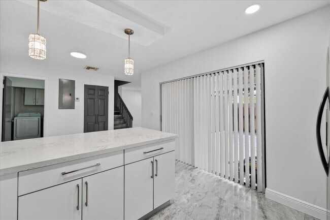 Building Photo - 7512 Courtyard Run E