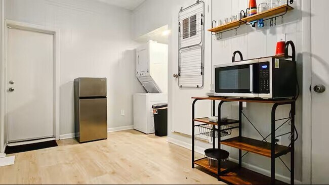 Building Photo - Townhome on Lawyer's Row