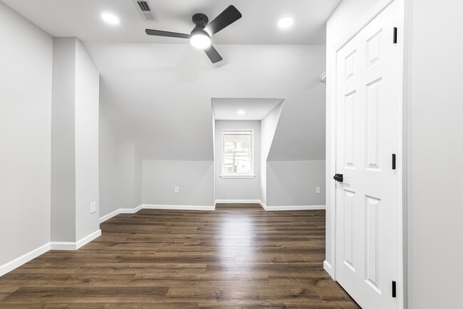 Building Photo - 515 Delamore Pl