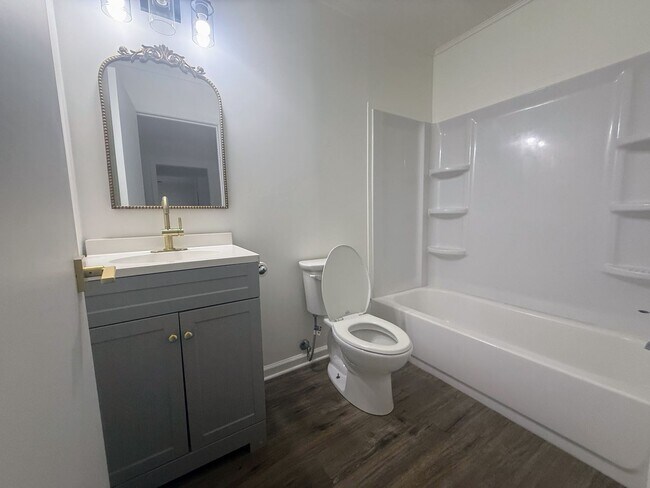 Building Photo - Cozy 3 bedroom, 2 bathroom home in Lake Charles