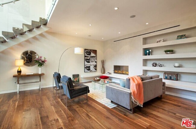 Building Photo - 3542 Knobhill Dr