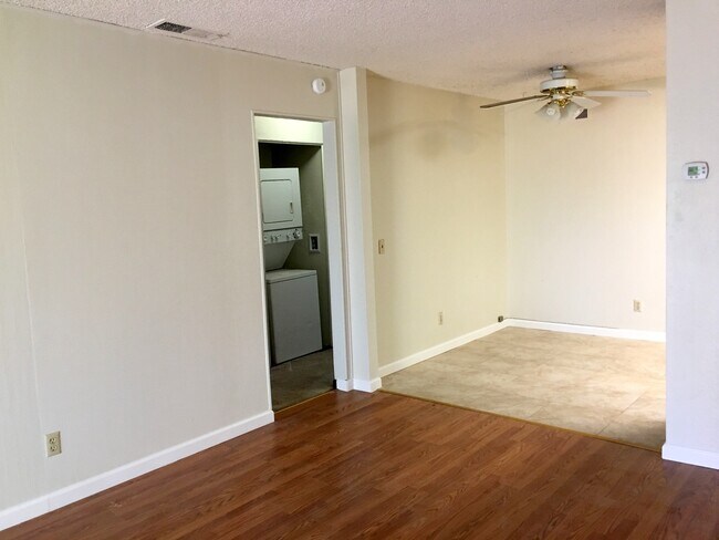 dinner room waher dryer - 2452 W Bayshore Rd