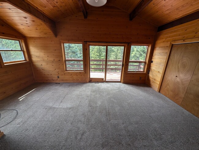 Building Photo - 3137 Ridge Rd