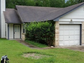 Building Photo - 2504 Howellwood Wy