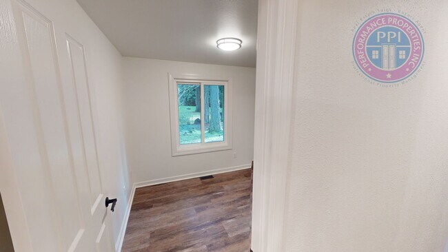 Building Photo - Lake Oswego Gem!!!  Single Level Ranch - Newly Updated