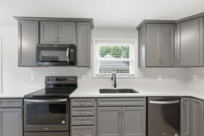 Building Photo - Beautifully Updated 3BR Home in an Established Burlington Neighborhood