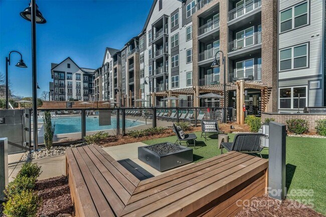 Building Photo - 9821 Research Dr