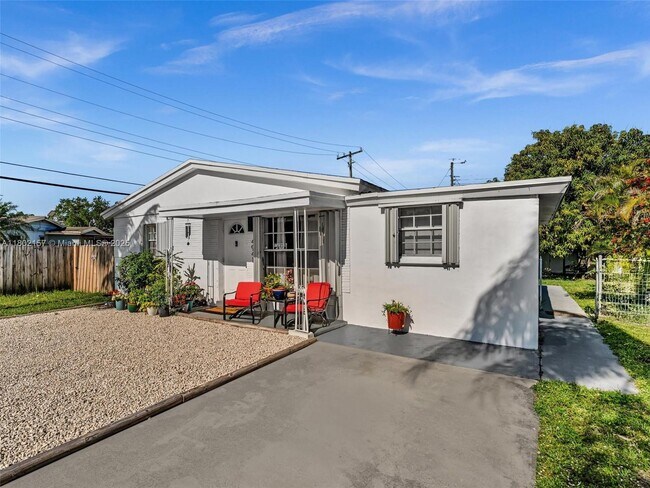 Building Photo - 4941 SW 44th Ave