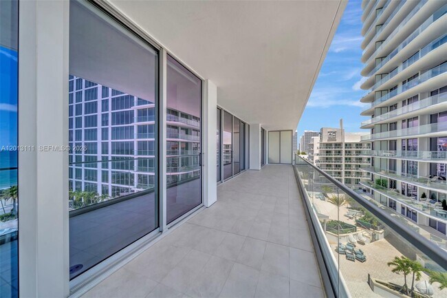 Building Photo - 153 N Seabreeze Blvd