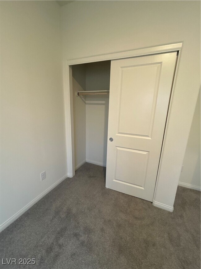 Building Photo - 213 Late Harvest Ave