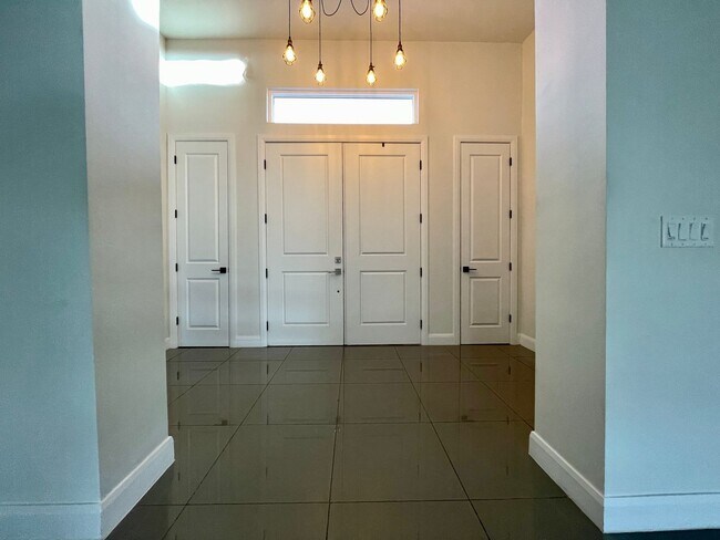 Building Photo - Wonderful Pet-Friendly Home in Overlook @ ...