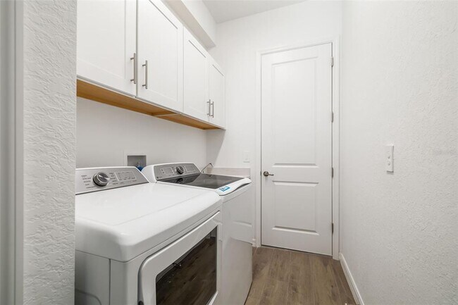 Building Photo - 5613 Lightning Whelk Ln