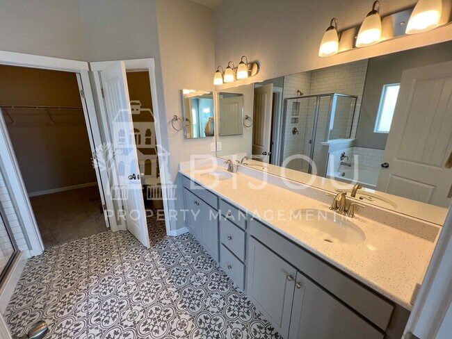 Building Photo - Grand Overlook to the Mountains!