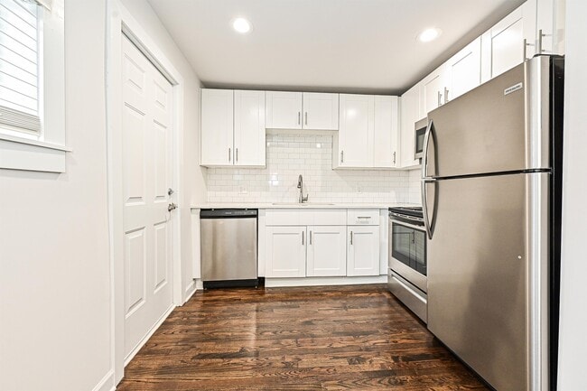 Building Photo - 215 S Gardner Ave