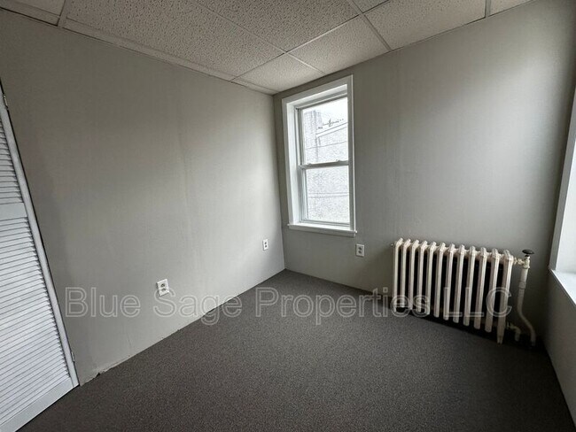 Building Photo - 3418 W 3rd St