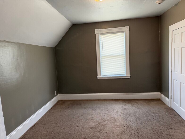 Building Photo - 10 Winsor St