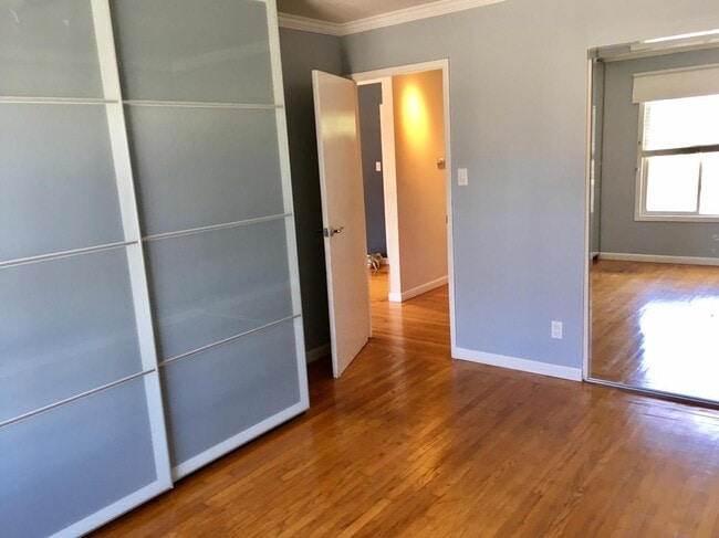 Building Photo - 724 Grand View Ave