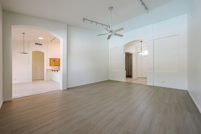 Building Photo - 4536 W Villa Linda Dr