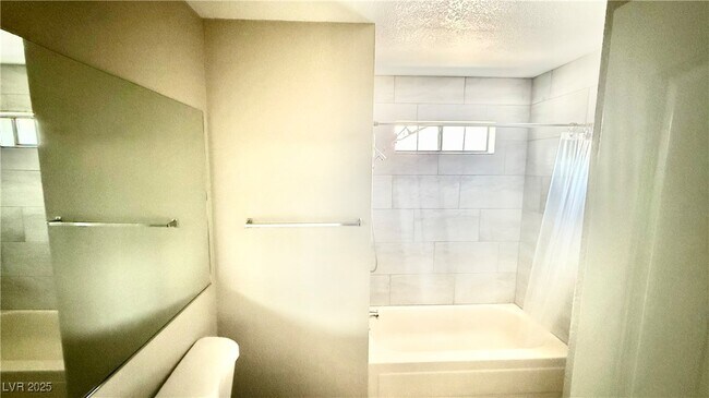 Building Photo - 2633 S Durango Dr