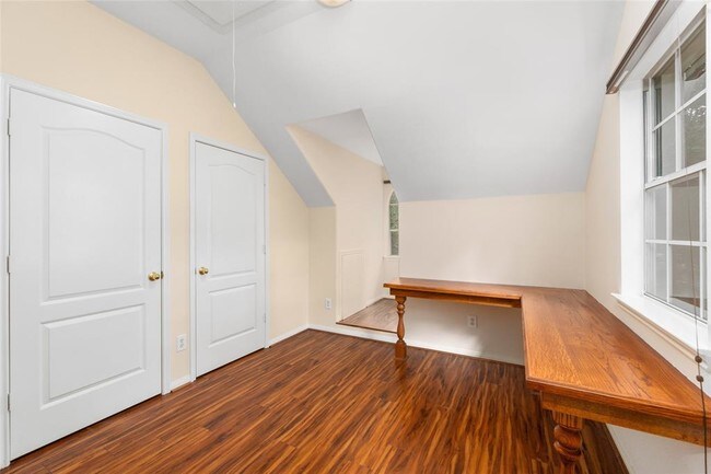 Building Photo - 905 Carriage Hills Blvd