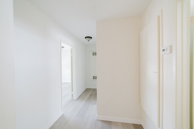 Building Photo - 4154 Baycliff Way