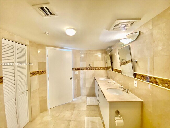 Building Photo - 16699 Collins Ave