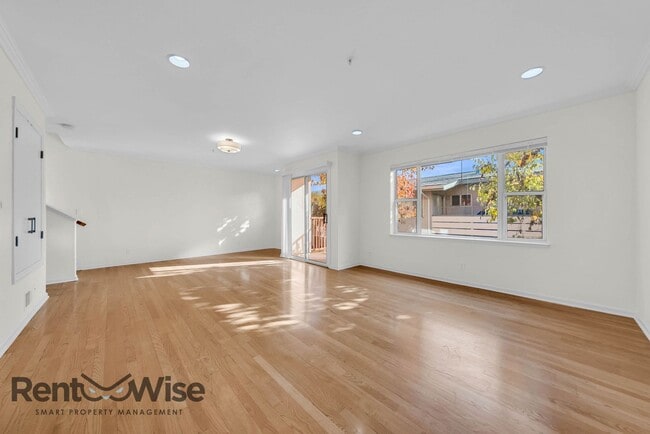 Building Photo - 734 Chestnut St