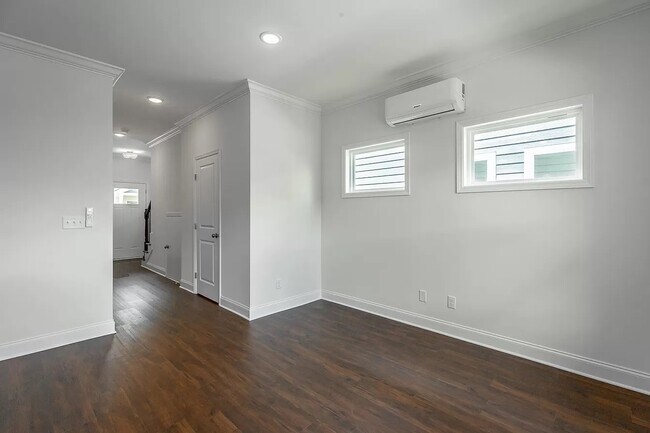 Building Photo - 5562 Stream Ln