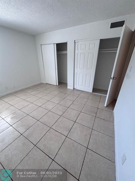 Building Photo - 515 S Sequoia Dr
