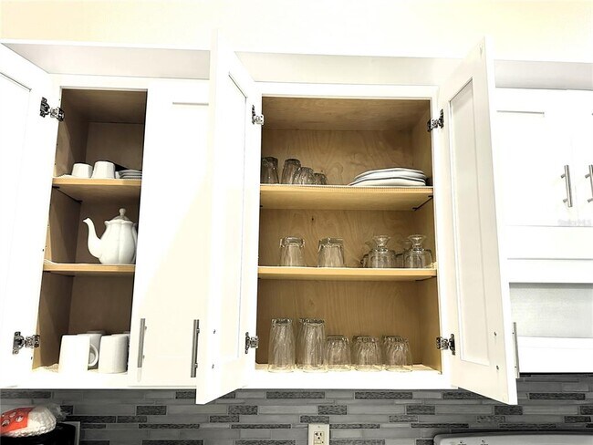 Building Photo - 16724 Rolling Green Dr