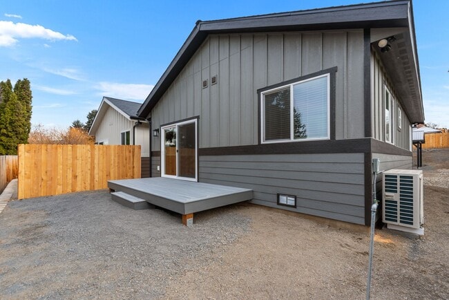 Building Photo - Brand new 2 bed/2 bath, central a/c, dishwasher, washer & dryer, deck & patio! April rent free!