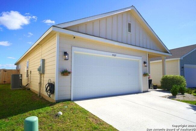 Building Photo - Charming Home Now Available in the Liberte...