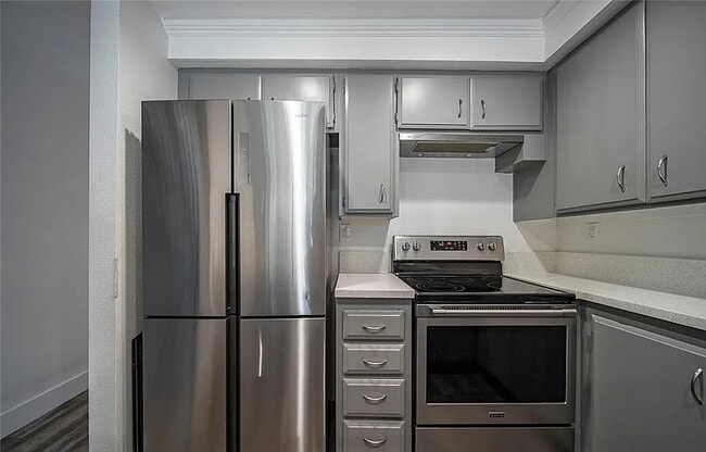 Building Photo - Well-Appointed Unit with Quality Finishes