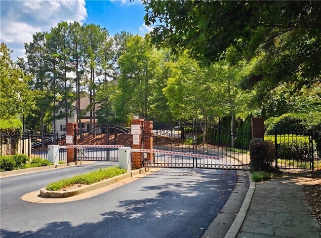 Building Photo - 210 Spring Heights Ln