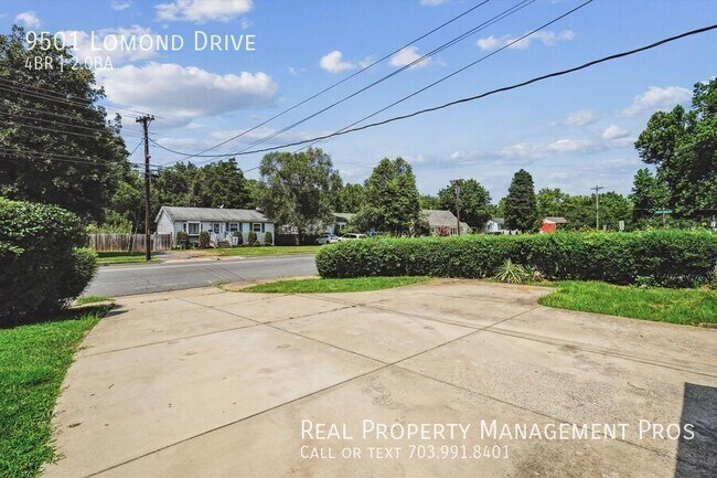 Building Photo - 9501 Lomond Dr