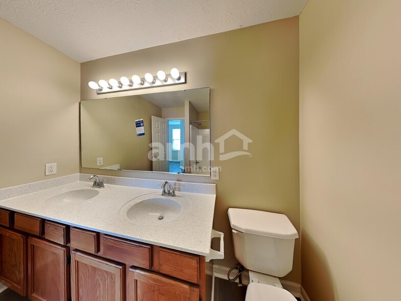 Building Photo - 11933 Titania Cir