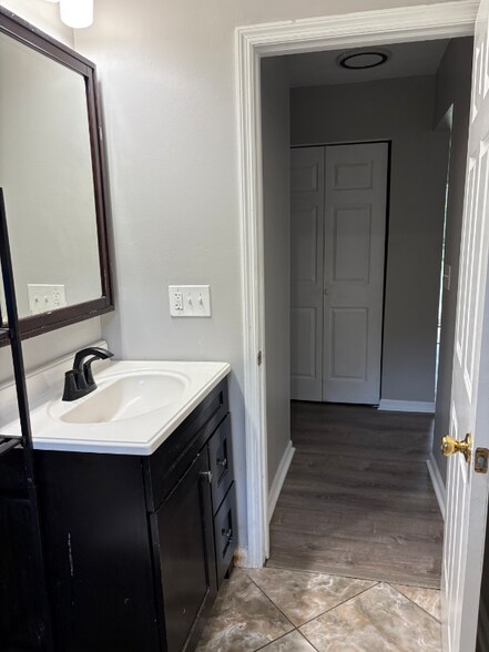 Building Photo - 4246 Redonda Ln