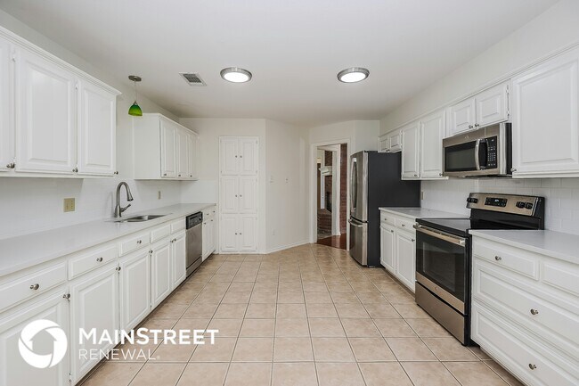 Building Photo - 4300 Bent Oaks Dr