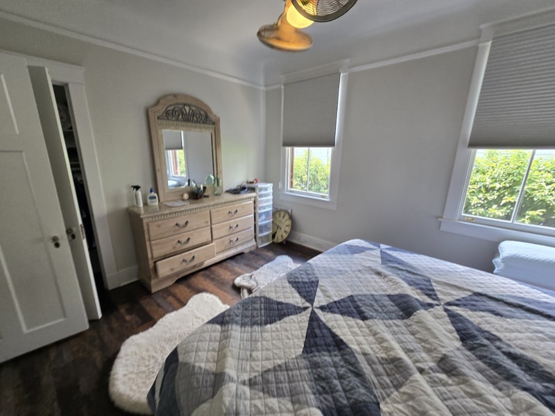 Building Photo - 1122 Dante St