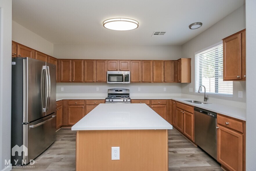 Building Photo - 1635 S Starling Dr