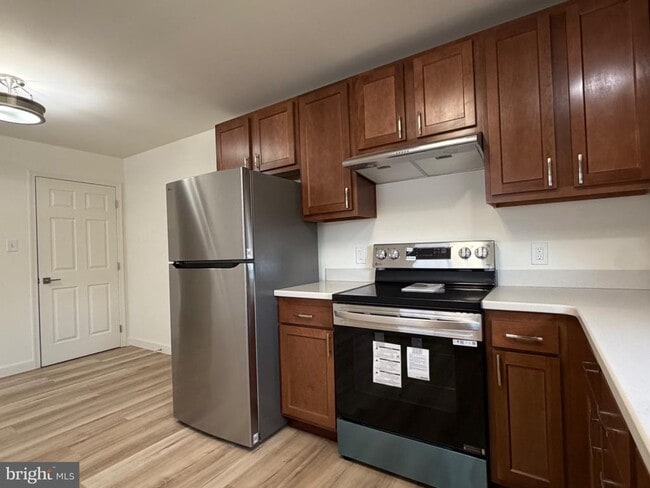 Building Photo - 70 Sequoia Dr