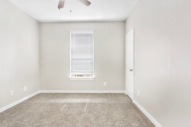 Building Photo - 28243 Chalet Park Dr