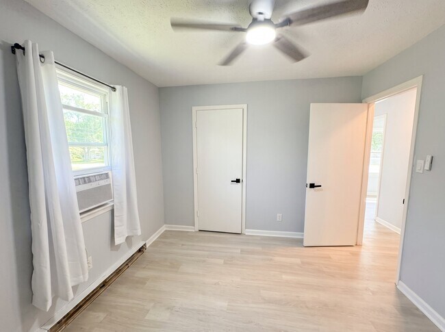 Building Photo - 512 Boundary Ln