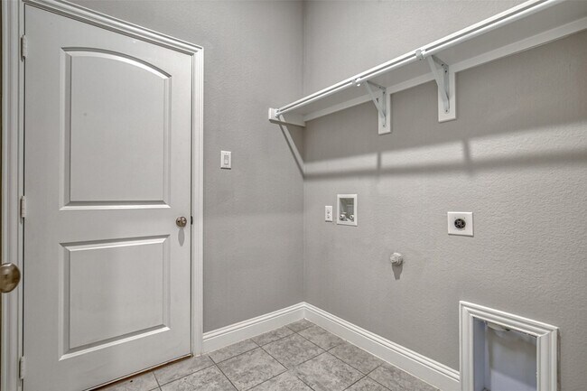 Building Photo - 207 Gardenia Dr