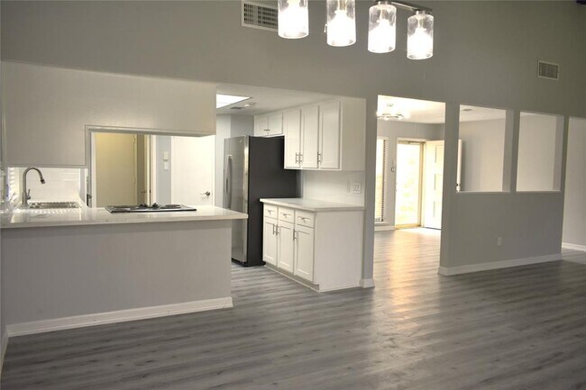 Building Photo - 10011 Sageorchard Ln