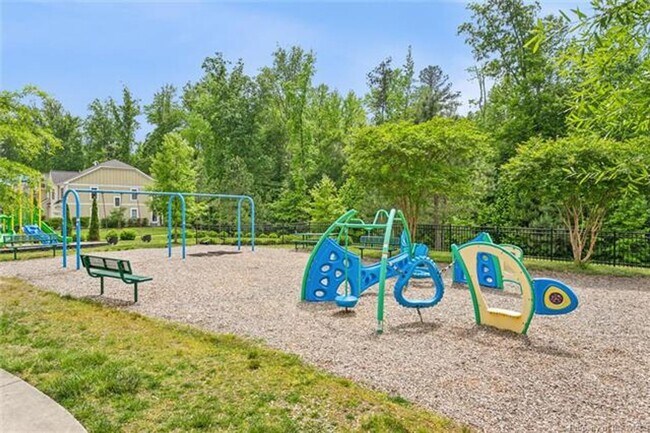 Building Photo - New Town 3 Bedroom, 3.5 Bath Townhome