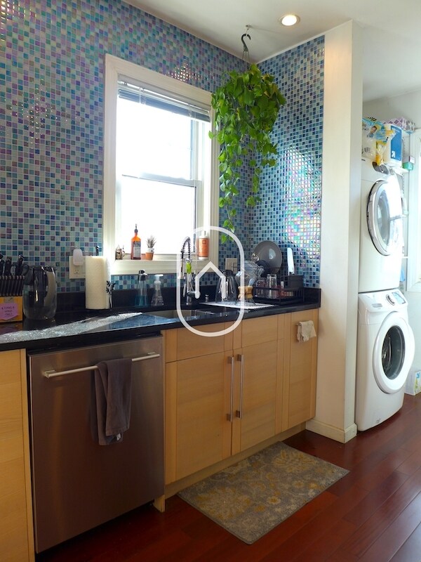 Building Photo - 26 Turner St