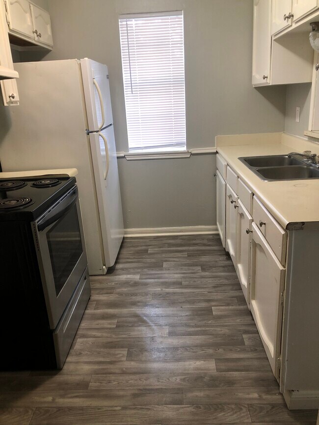 Building Photo - 304 Loire Ave