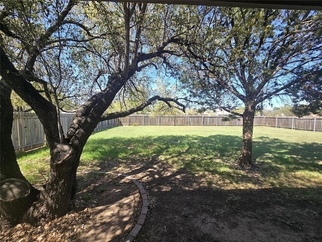 Building Photo - 800 Woodview Dr